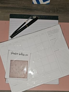 NIP G&C Legal Pad and Undated Monthly Calendar